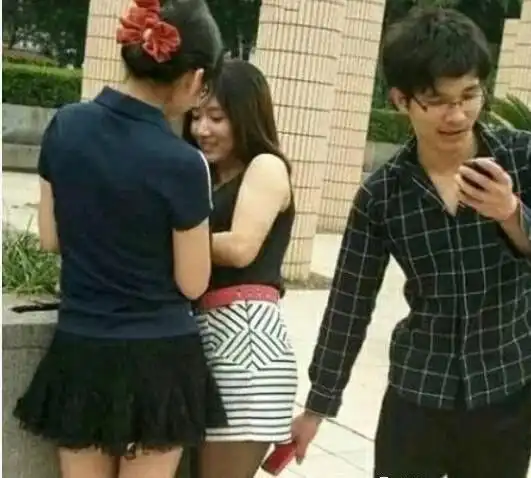 搞笑gif趣图回家相亲,看到她的第一眼,我马上想结婚了
