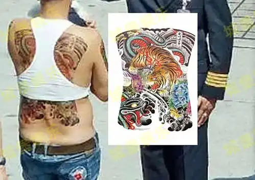 丢人丢到国外泰王小背心时尚被媒体争相报道,猛虎纹身好low
