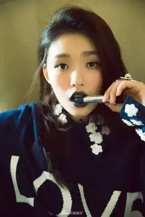 中毒唇林允挑战雾霾绿唇色魅惑叛逆

