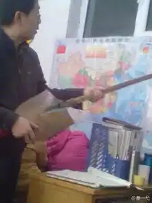发一张你的老师同学最搞笑的一张照片,笑屎了
