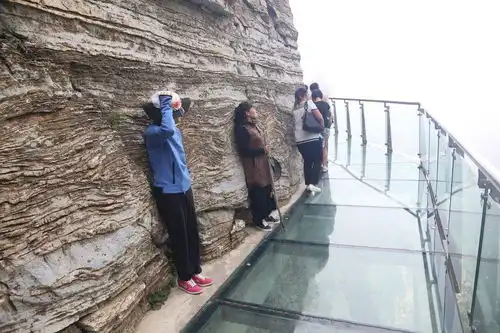 涞源白石山玻璃栈道
