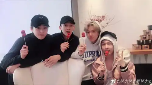 exo张艺兴嘟嘴卖萌可爱搞怪样样行与陈伟霆李晨等大咖合照展圈内好人缘
