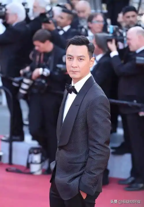 吴彦祖直播像苏大强明星再帅,不自律也会变平庸,现在也不敢认
