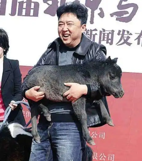 论生日搞怪只服侯震给于谦生日祝福配图比给郭德纲的还奇特

