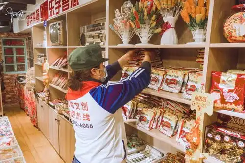塘栖古镇里有个好玩的小店,卖的东西几乎都能让你忍俊不禁
