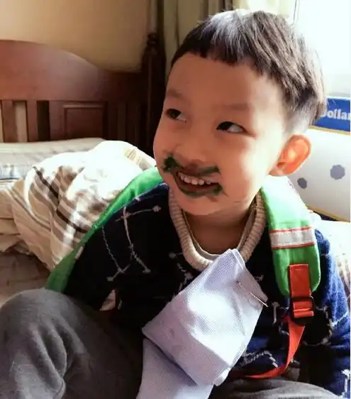 厉害了我的小土豆姚晨儿子人脸彩绘笑翻网友
