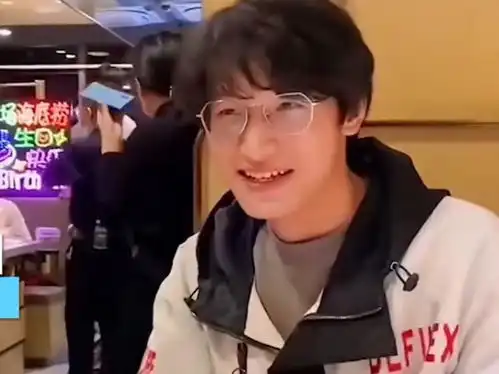 社交天花板浙江男子吃饭遇隔壁桌过生日,男子一个举动网友爆笑
