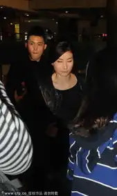 郭晶晶黑丝走秀获粉丝追捧
