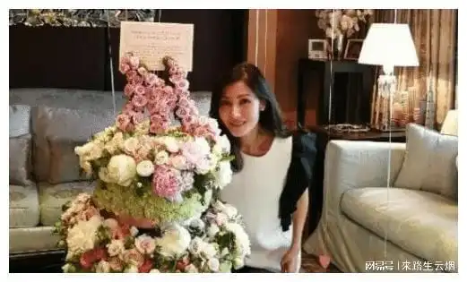除了林青霞,娱圈还有这7位女明星也爱豪宅,一个比一个离谱
