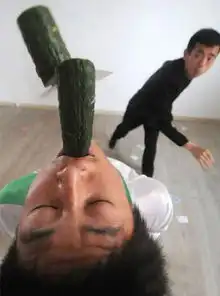 为了凑一桌麻将不容易,老幼病残都上了,唉
