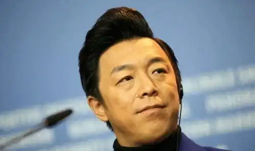 他是黄渤的恩人,东北第一狠人,其妻子被称为版的梦露
