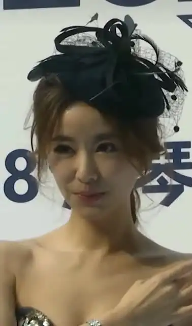 紫薇姑娘,喜欢你深邃迷人的大眼睛和迷人的小酒窝,还是那么漂亮

