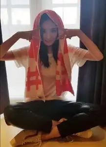 杨幂离婚后状态不好不存在的杨幂开心秀马甲线,过精致生活
