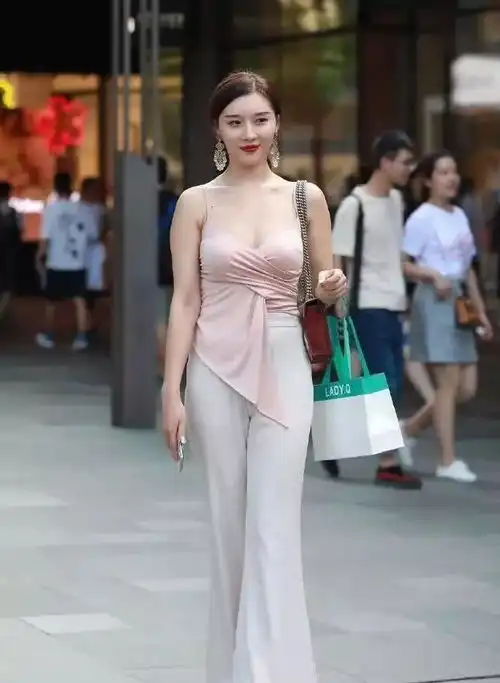 搞笑段子别提了,这几天去过最远的地方就是洗手间
