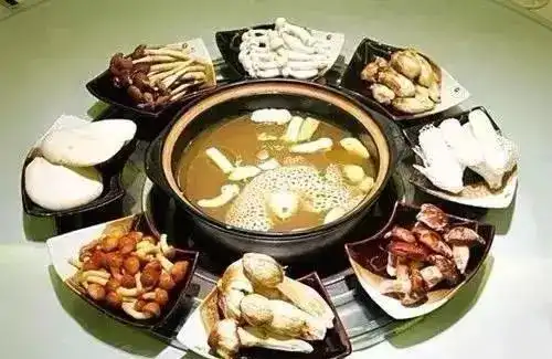 昆明周边最全捡菌子的好去处,上山捡菌子克了
