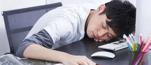 别太傻,误把熬夜当拼命
