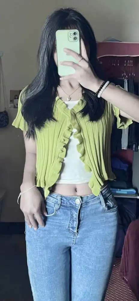 紧身牛仔裤美女图片分享
