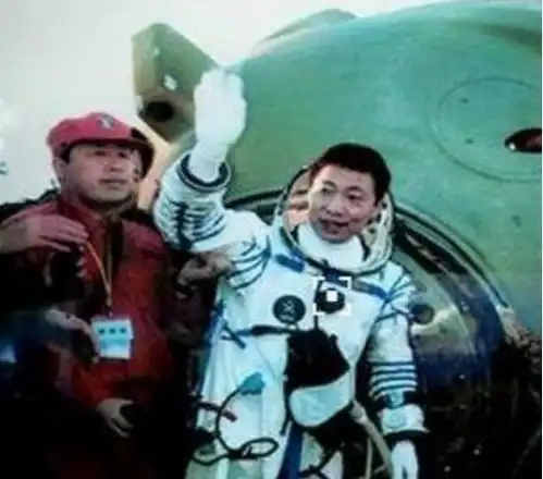 杨利伟从太空回地球后,为何17年间很少公开露面,他在忙什么
