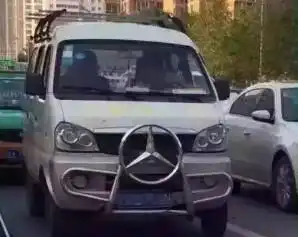 路上被恶搞过的车标,第一个就忍不住笑了
