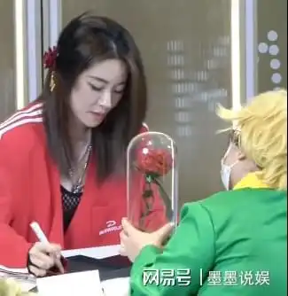 喻言酷狗签售会启动,情人节前夕浪漫仪式感和搞怪花活齐飞
