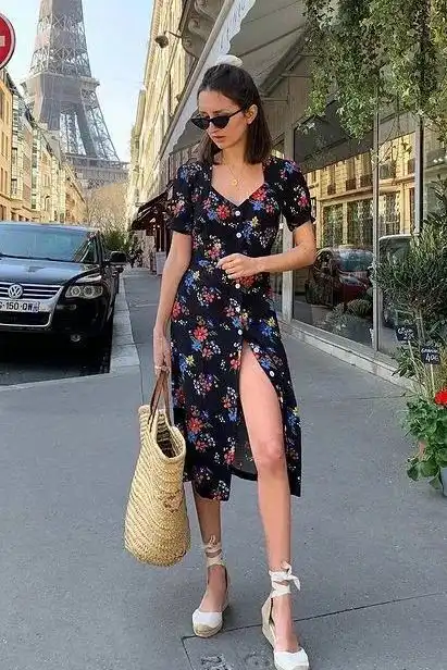 别总穿渣女裙了,今夏最流行花开满的裙子
