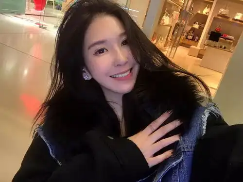 搞笑gif趣图美女自动竿,好像有种心动的感觉
