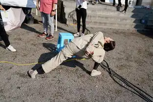 这画风可谓是励志搞笑啊娘娘你入戏太深了
