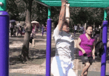 搞笑gif趣图妹子你这么拼命锻炼,以后哪个男人敢要你啊
