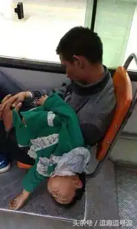 娃儿还是不能让他爹带
