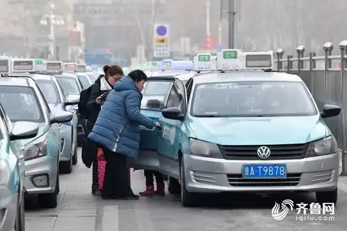组图新冠肺炎疫情下的济南火车站返程旅客戴口罩沉默前行
