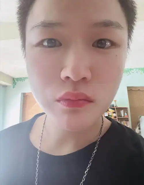 张伟丽又遭痛批中国格斗一姐晒出可爱近照,网友请把美颜关了
