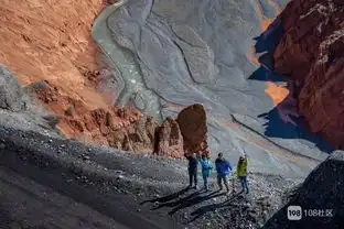 告别辣眼睛合影照如何让你的旅游合影照片更美更有趣
