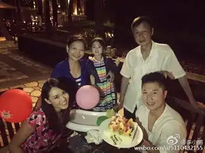李小鹏生日晒全家福娇妻美照曲线毕露

