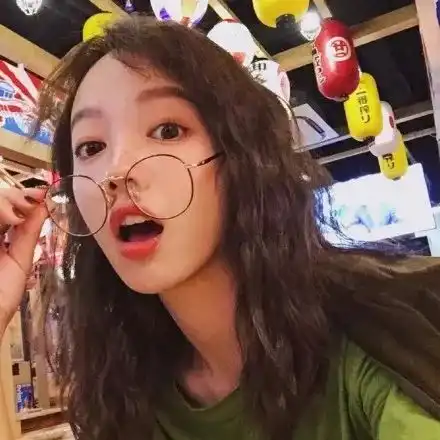 头像假装不在意余光却都是你
