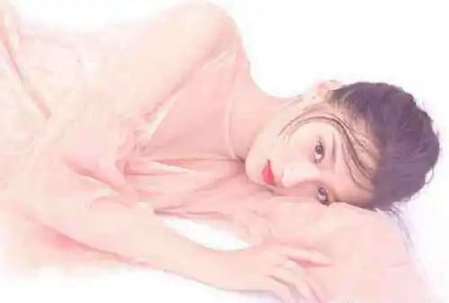 明星睡姿曝光,王俊凯很搞笑,胡歌太随意,关晓彤承包我一年看点
