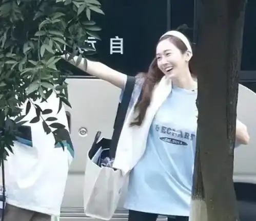 于文文罕见参加芒果综艺,黄小蕾成搞笑担当,郑秀妍颜值不是头筹
