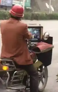 幽默段子说个外卖的,有一次我一个人在家,不想煮饭
