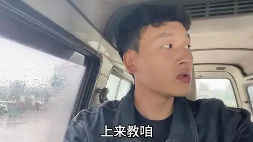 俩小伙摆摊创业花500块钱进了一车水果,没想到竟然卖了这么多
