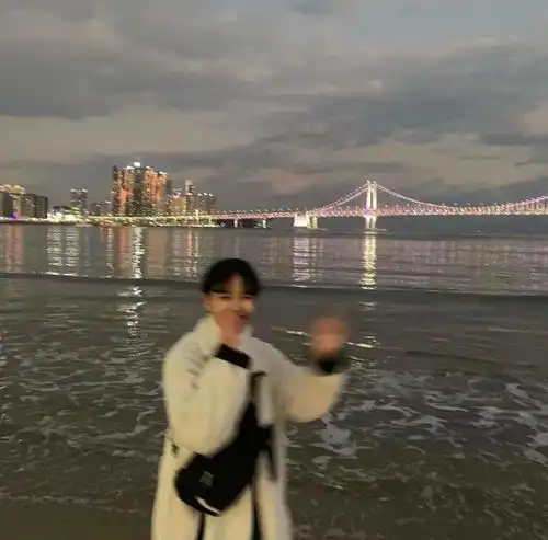 今日头像朋友圈沙雕文案不好笑你来打我
