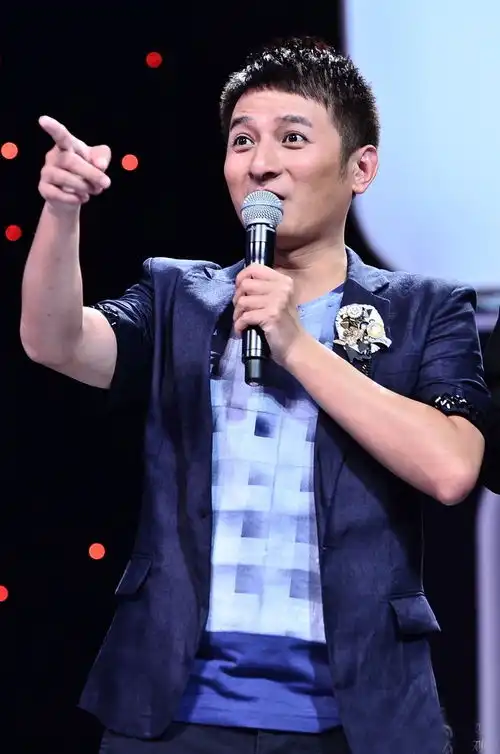 组图李维嘉旧照回顾庆生日综艺咖的青涩过往
