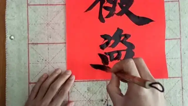 大学女学渣为女厕所写对联,内容搞笑又不失文雅,班主任看了当场笑喷
