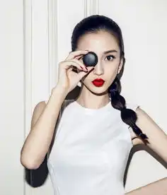 angelababy最新时尚封面写真搞怪卖萌展红唇诱惑
