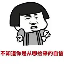 李姐笑话晚上站在一块空地上玩手机
