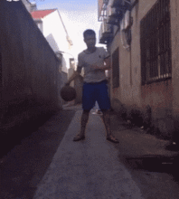 搞笑gif趣图美女,你就不能好好扫地吗
