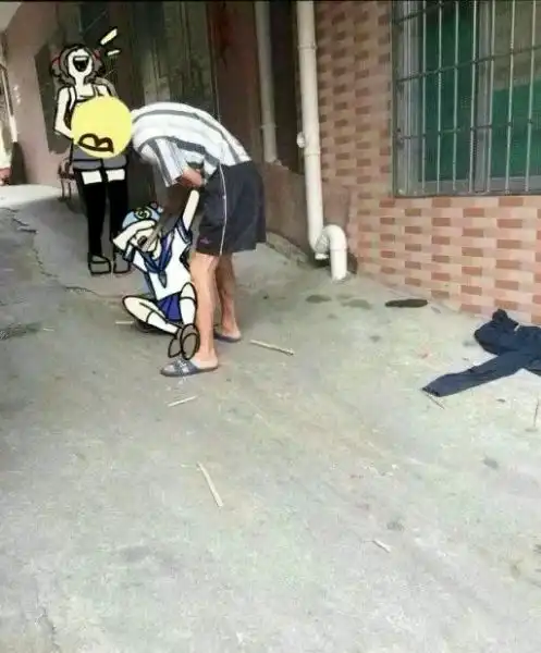小孩抽烟被打搞笑表情图片
