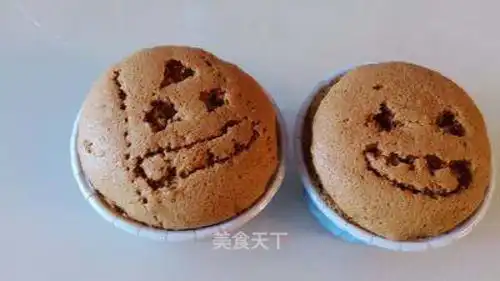 万圣节鬼脸纸杯蛋糕的做法万圣节鬼脸纸杯蛋糕怎么做甜燕蜜语的菜谱美食天下
