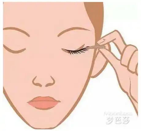 假睫毛怎么贴怎么做可以防止眼妆脱妆
