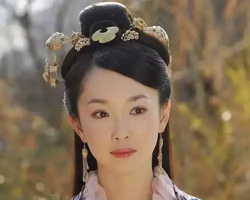 她被誉为新加坡第一美女,出道26年零绯闻,今49岁依旧美如少女
