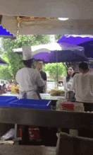 搞笑gif动态图女朋友过生日,然后我们就分手了
