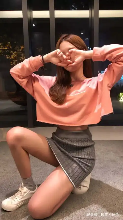 搞笑gif趣图鞋子是新买的,不能弄脏了
